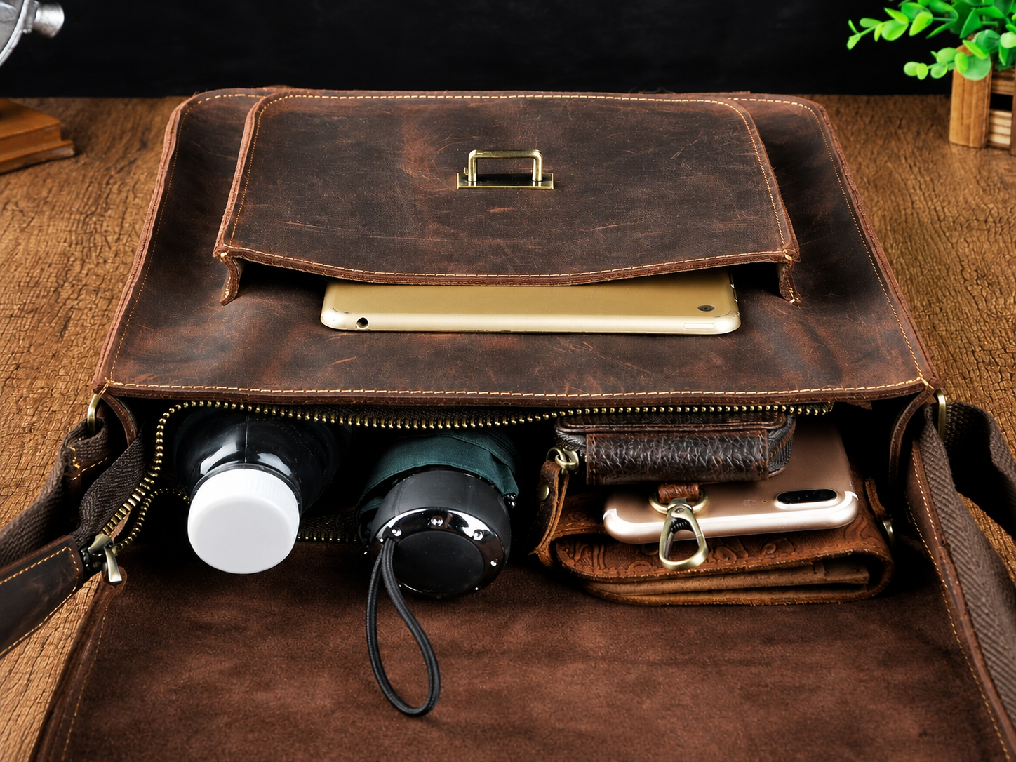 Brian Full-Grain Buffalo Leather Messenger Bag – Compact iPad & Everyday Satchel