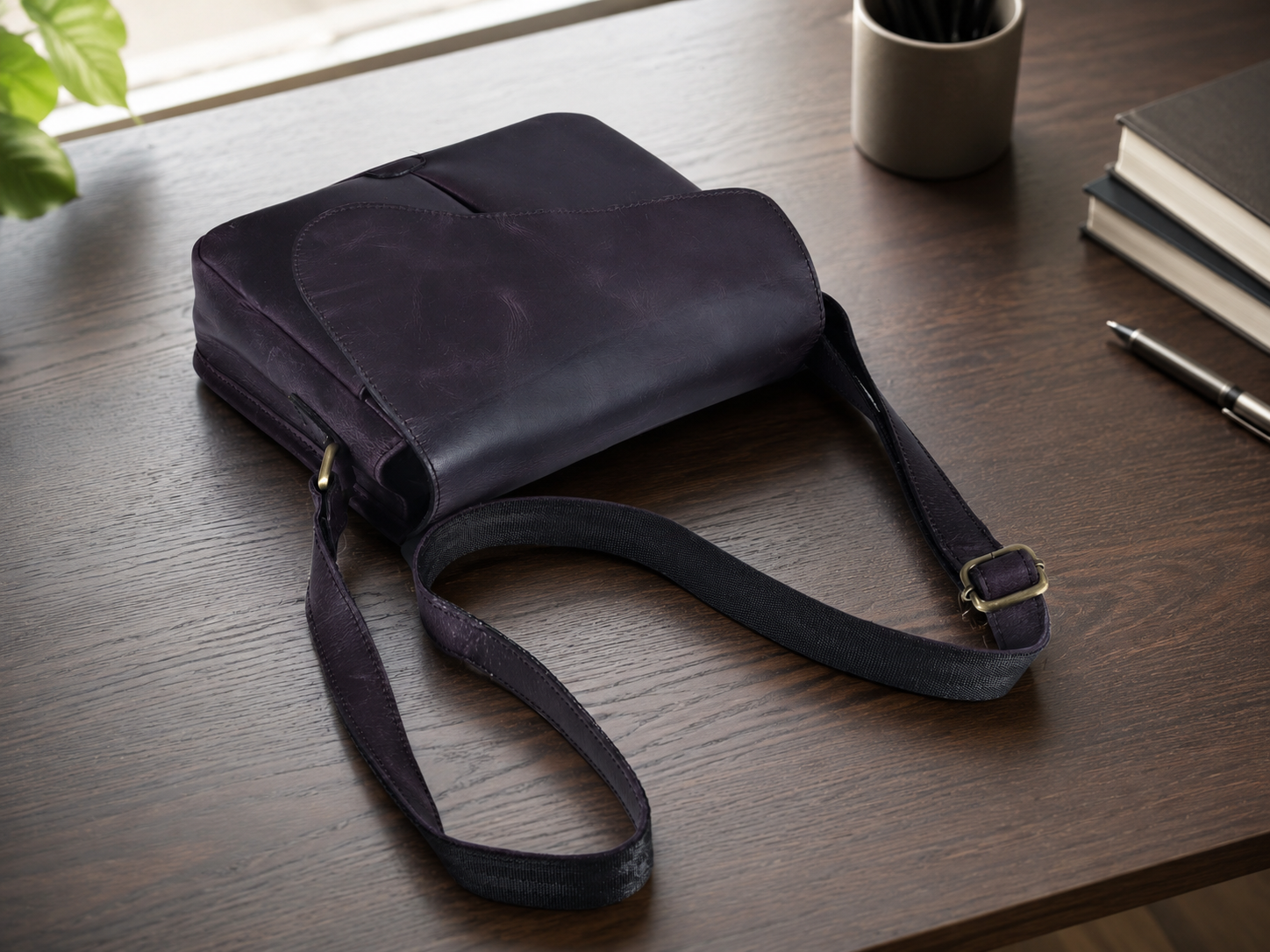 Gracy Full-Grain Buffalo Leather Crossbody Bag – Compact Everyday Shoulder Purse
