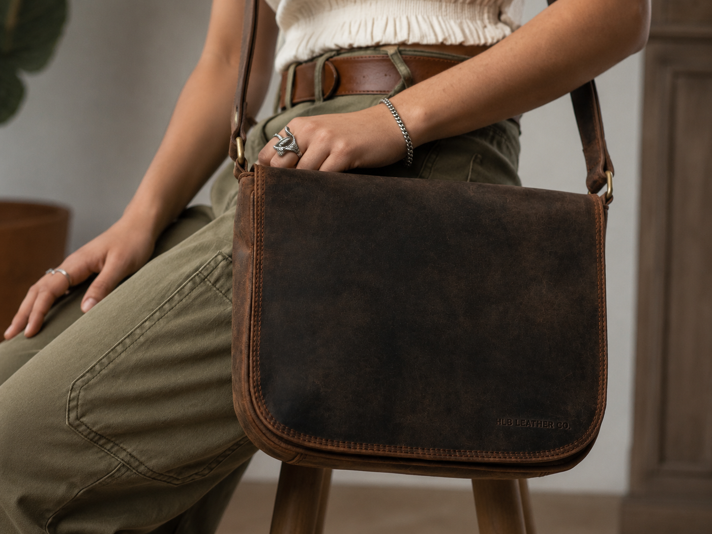 Shanti Vintage Full-Grain Leather Crossbody Bag – Chocolate Brown Everyday Satchel