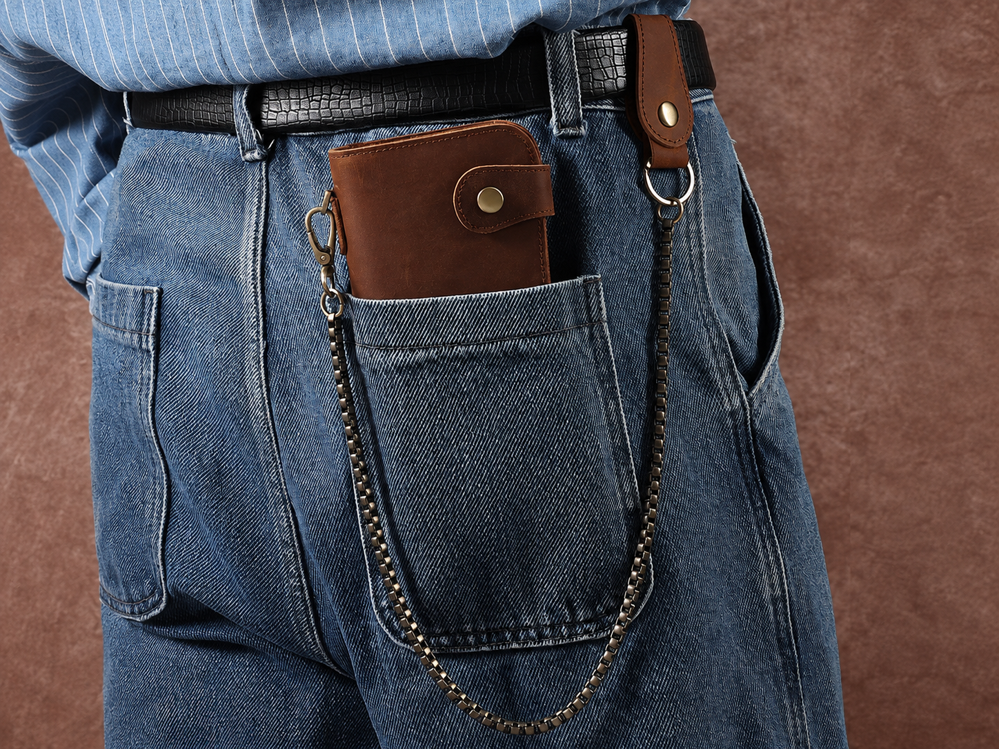 Full-Grain Leather Long Wallet – 12-Card Biker Wallet with Security Chain