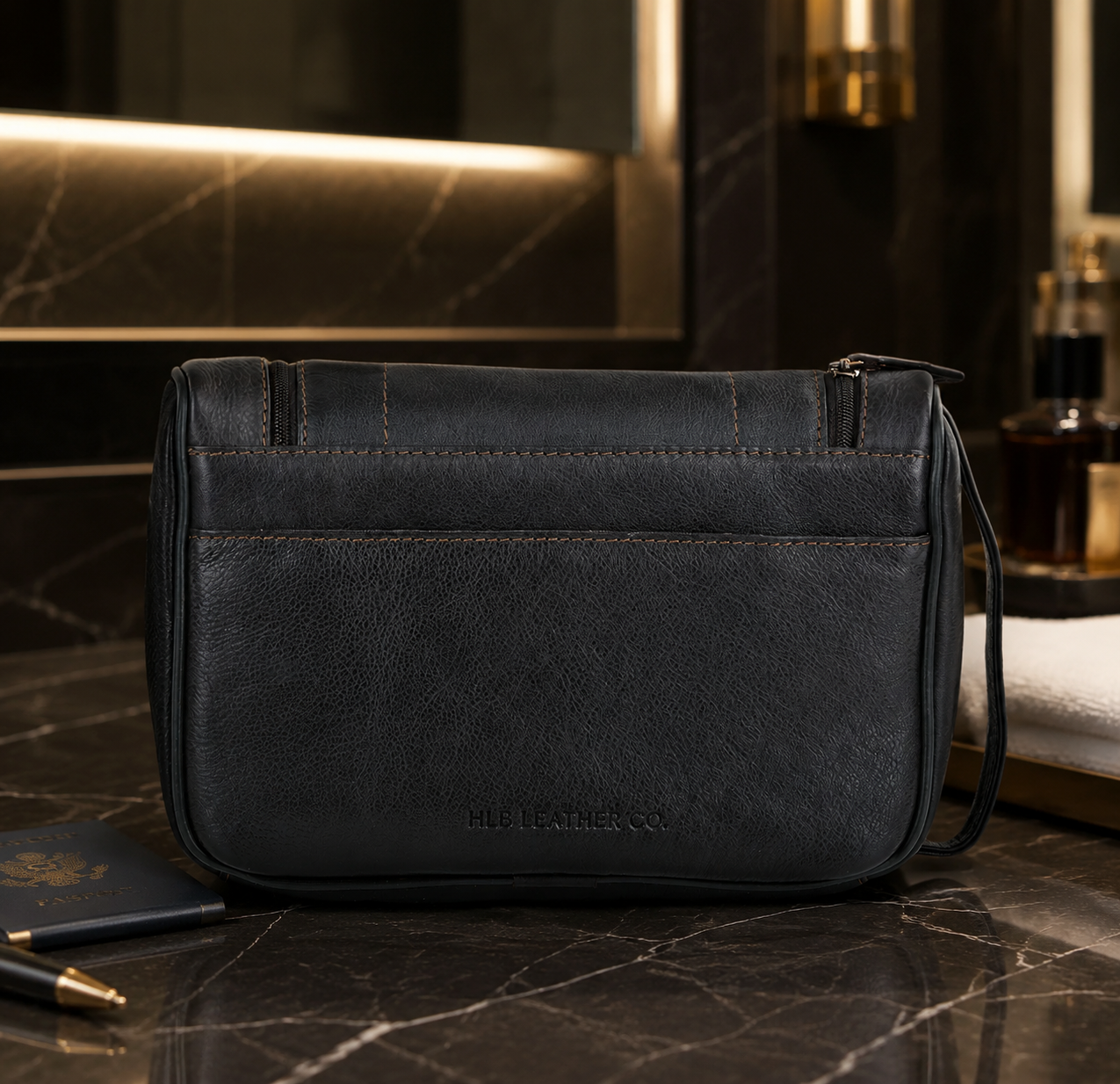 Brown Hanging Leather Wash Bag – Classic Full-Grain Travel Toiletry Organizer