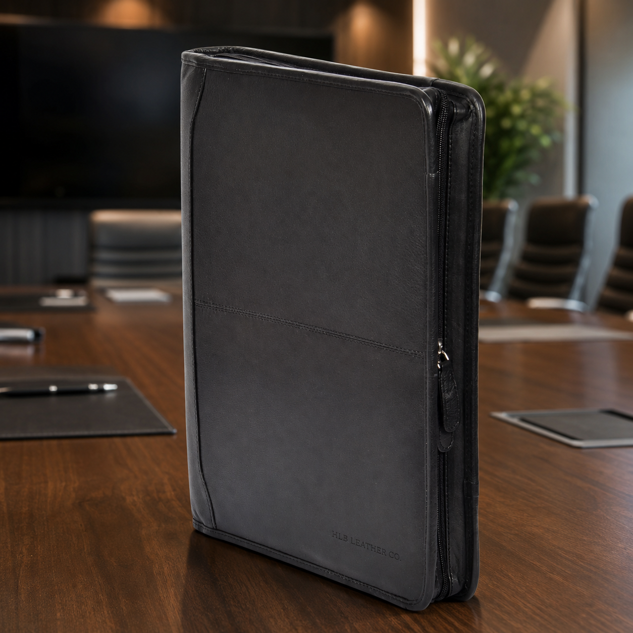 Braga Black Leather Ring Binder Folio – Professional Conference Organizer