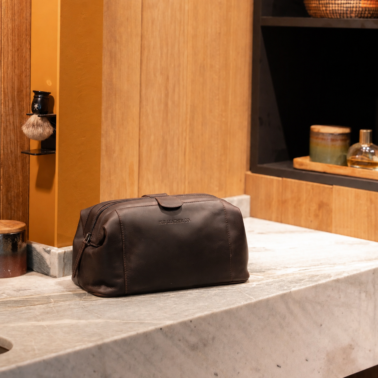 Brown Wax Pull-Up Leather Dopp Kit – Wide-Opening Travel Toiletry Bag