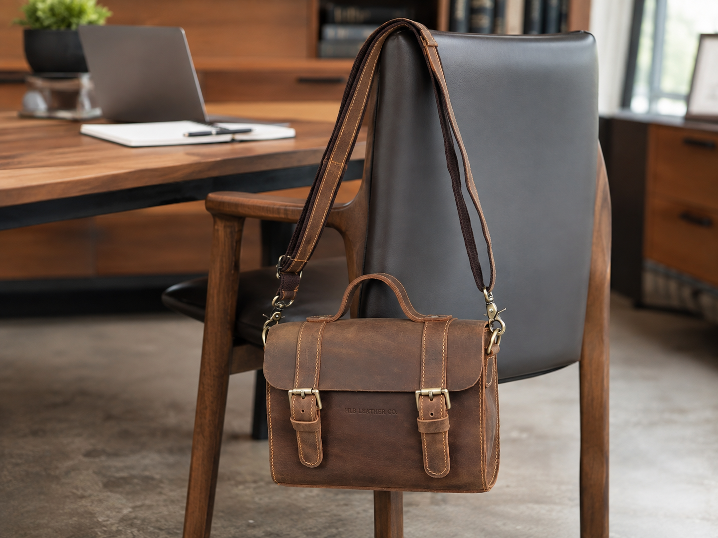 Unisex Small Full-Grain Leather Messenger Bag