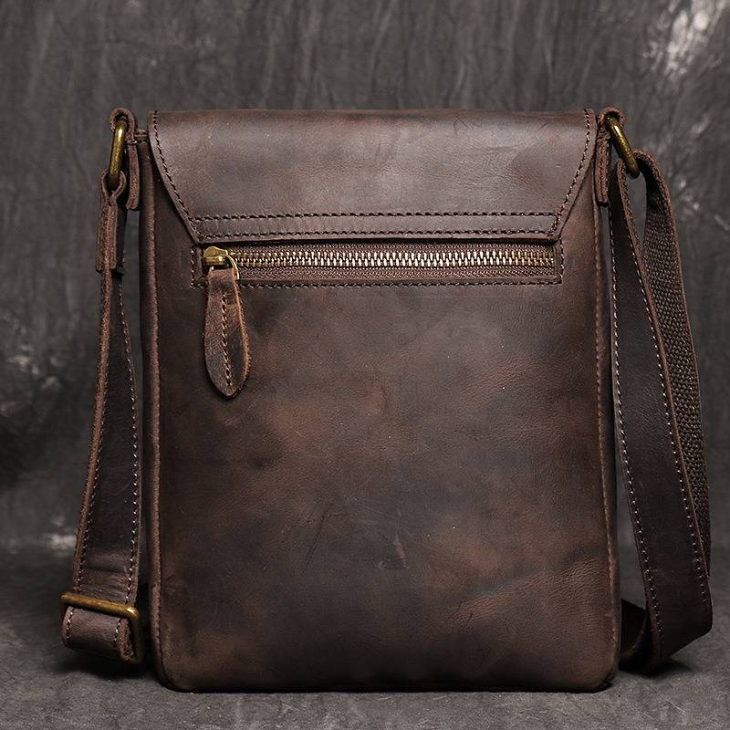 Minimalist Full-Grain Leather Crossbody Bag – Compact iPad Mini Satchel