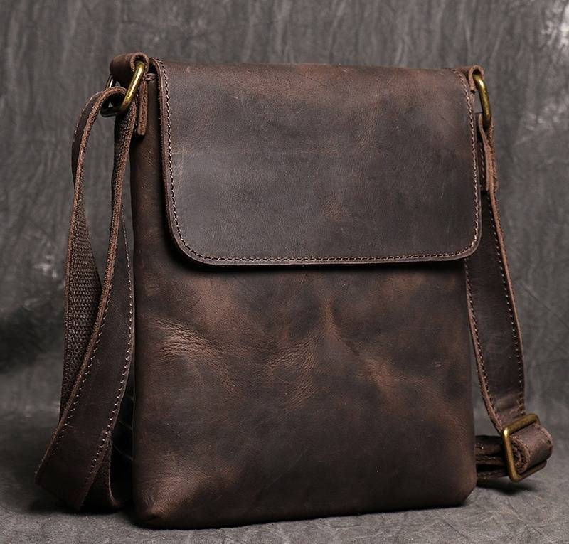 Minimalist Full-Grain Leather Crossbody Bag – Compact iPad Mini Satchel